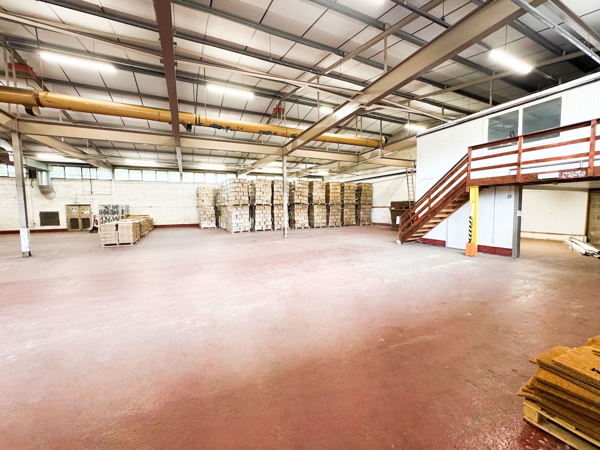 Photo of the inside of Orchard warehouse industrial unit to rent near Hebden Bridge